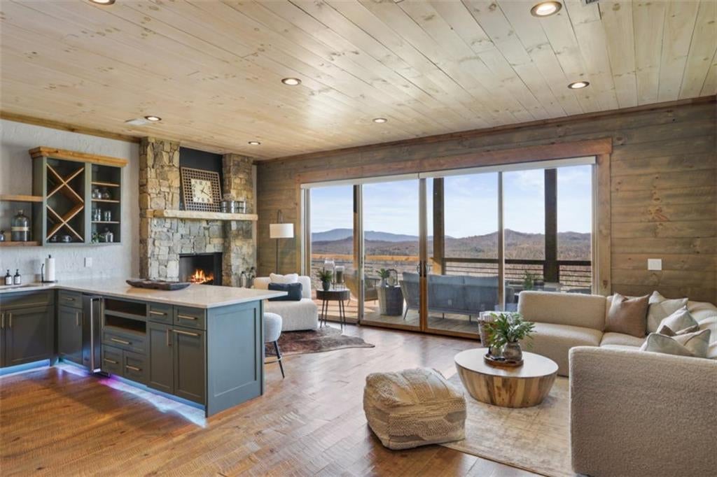 Mineral Bluff, Georgia, 30559, United States, 4 Bedrooms Bedrooms, ,4 BathroomsBathrooms,Residential,Active,2006866