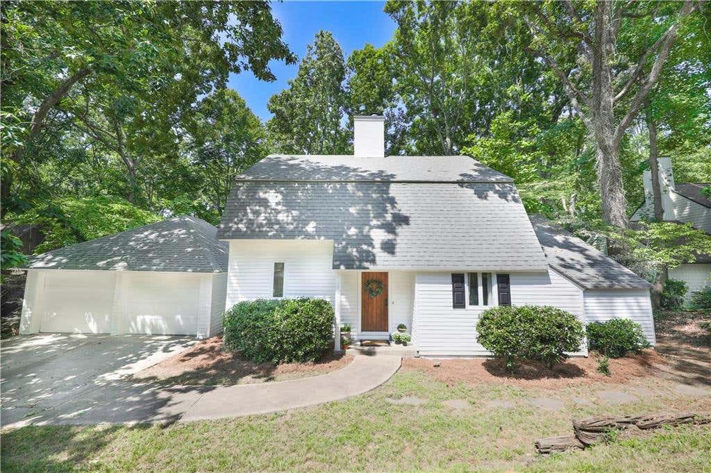 4018 DUNBARTON WAY NE, ROSWELL, GA 30075, photo 1 of 22