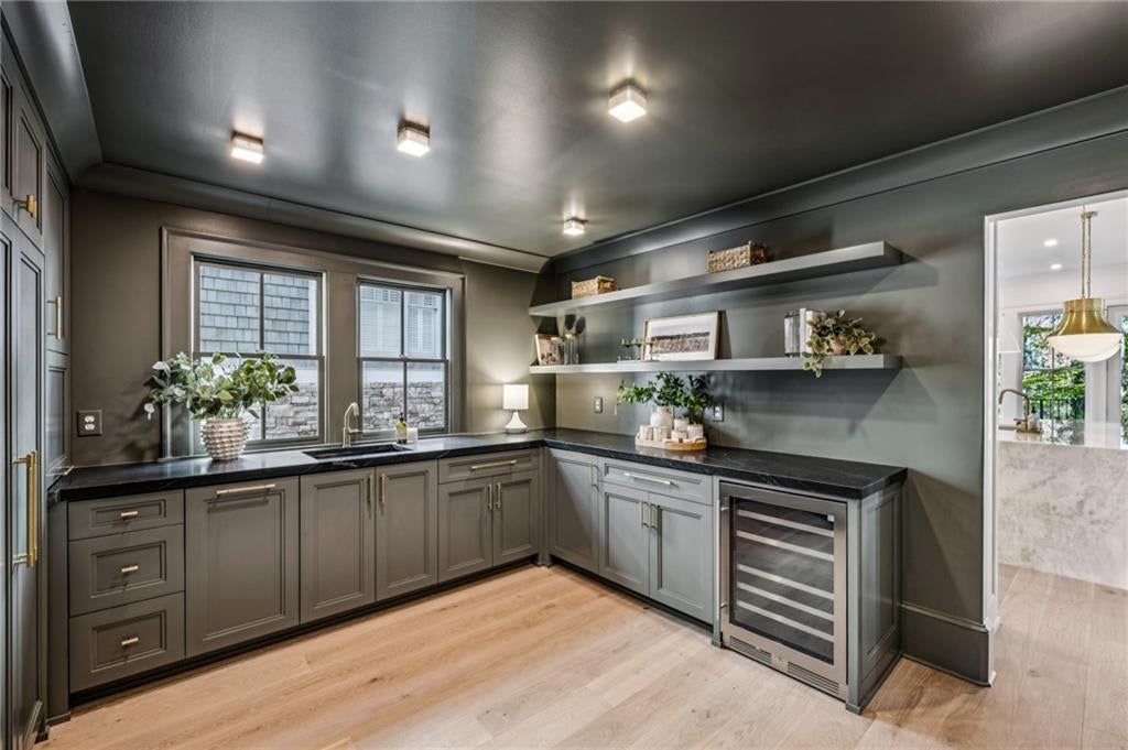 Atlanta, Georgia, 30306, United States, 6 Bedrooms Bedrooms, ,7 BathroomsBathrooms,Residential,Active,2007917