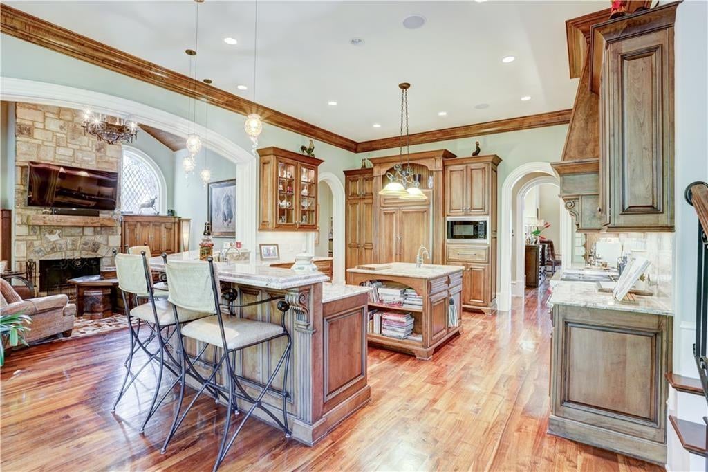 Atlanta, Georgia, 30339, United States, 5 Bedrooms Bedrooms, ,7 BathroomsBathrooms,Residential,Active,1936121