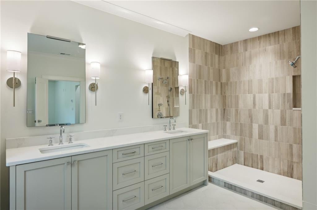 Atlanta, Georgia, 30305, United States, 6 Bedrooms Bedrooms, ,5 BathroomsBathrooms,Residential,Active,1997589