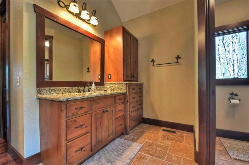 Ellijay, Georgia, 30536, United States, 5 Bedrooms Bedrooms, ,6 BathroomsBathrooms,Residential,Active,1954428