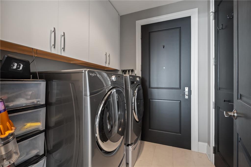 Atlanta, Georgia, 30326, United States, 2 Bedrooms Bedrooms, ,3 BathroomsBathrooms,Residential,Active,1945302