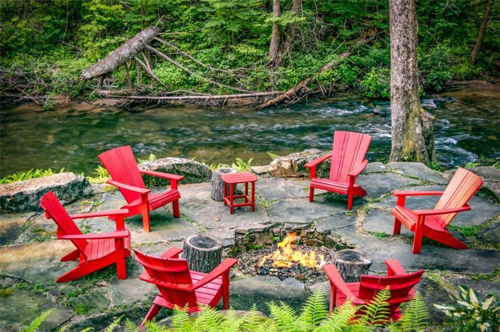 Blue Ridge, Georgia, 30513, United States, 3 Bedrooms Bedrooms, ,5 BathroomsBathrooms,Residential,Active,2007311