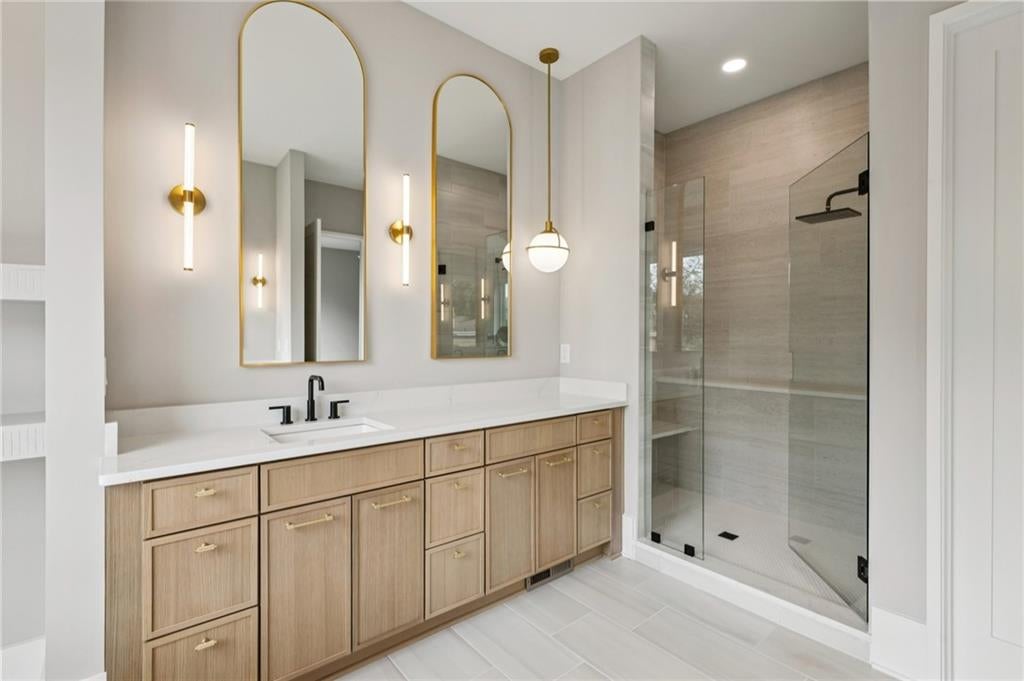 Atlanta, Georgia, 30308, United States, 4 Bedrooms Bedrooms, ,5 BathroomsBathrooms,Residential,Pending,1997548