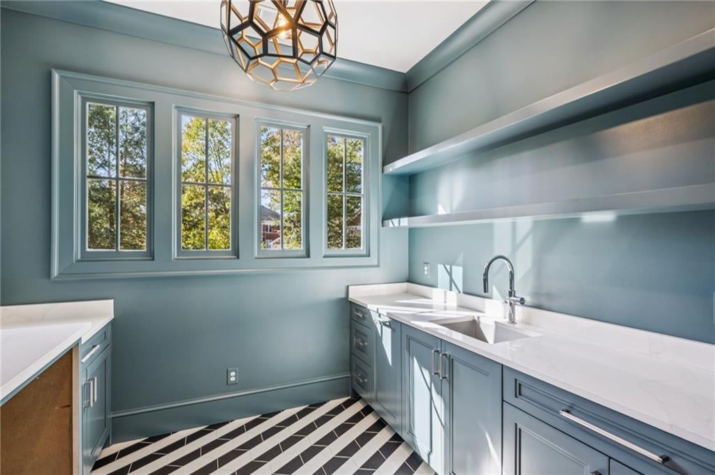 Atlanta, Georgia, 30306, United States, 6 Bedrooms Bedrooms, ,7 BathroomsBathrooms,Residential,Active,2007917