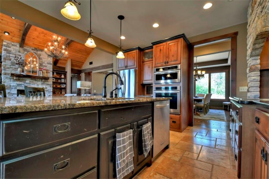 Ellijay, Georgia, 30536, United States, 5 Bedrooms Bedrooms, ,6 BathroomsBathrooms,Residential,Active,1954428