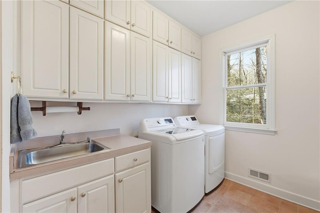 Big Canoe, Georgia, 30143, United States, 4 Bedrooms Bedrooms, ,5 BathroomsBathrooms,Residential,Active,2010159