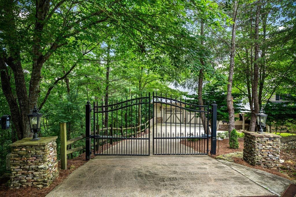 Ellijay, Georgia, 30536, United States, 4 Bedrooms Bedrooms, ,3 BathroomsBathrooms,Residential,Active,1867935