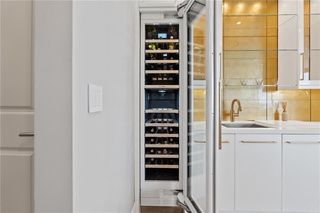 Atlanta, Georgia, 30326, United States, 2 Bedrooms Bedrooms, ,3 BathroomsBathrooms,Residential,Active,1945473