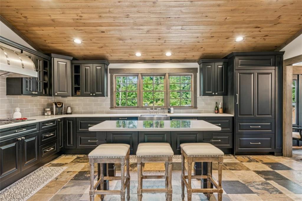 Ellijay, Georgia, 30536, United States, 3 Bedrooms Bedrooms, ,4 BathroomsBathrooms,Residential,Active,1929428
