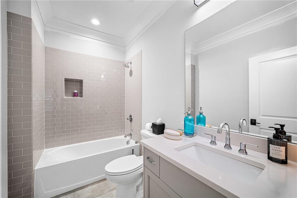 Atlanta, Georgia, 30319, United States, 3 Bedrooms Bedrooms, ,5 BathroomsBathrooms,Residential,Active,1997564