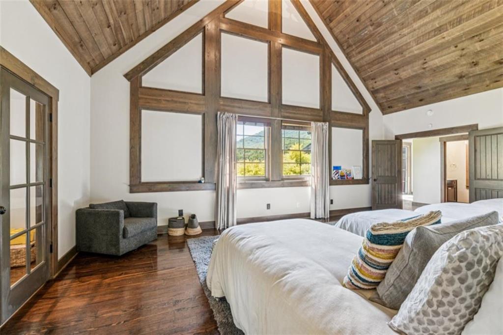 Ellijay, Georgia, 30536, United States, 3 Bedrooms Bedrooms, ,4 BathroomsBathrooms,Residential,Active,1929428