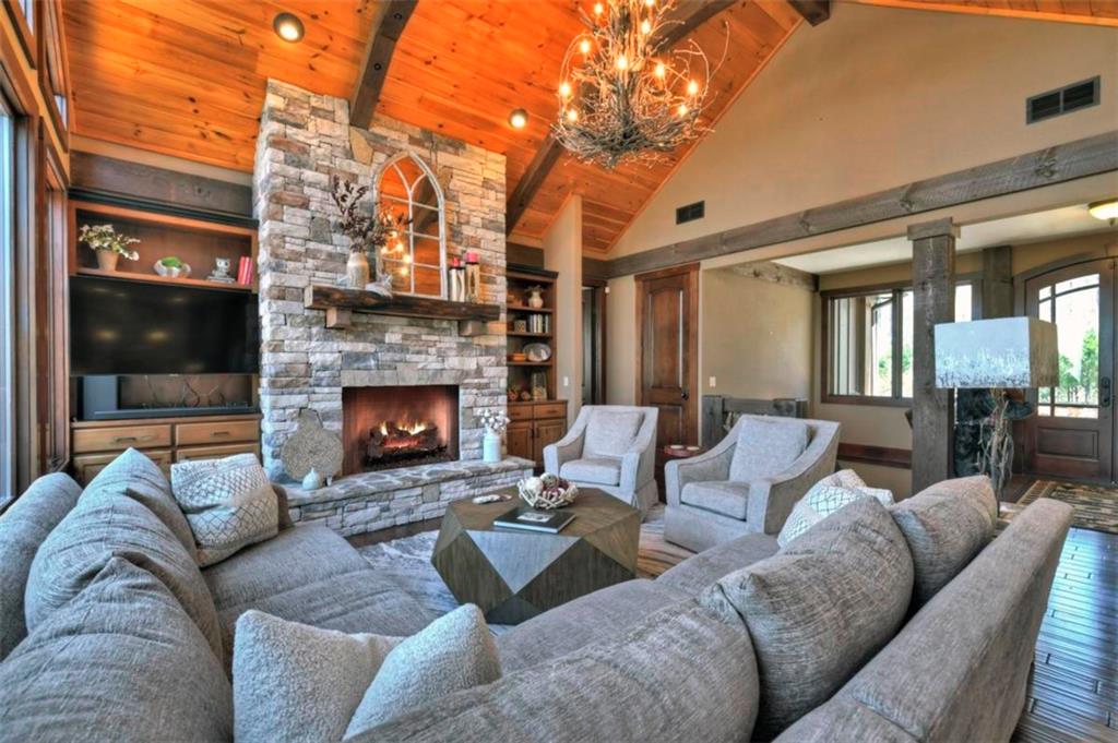 Ellijay, Georgia, 30536, United States, 5 Bedrooms Bedrooms, ,6 BathroomsBathrooms,Residential,Active,1954428