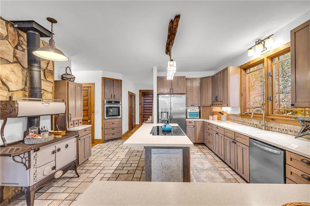 Cherry Log, Georgia, 30522, United States, 4 Bedrooms Bedrooms, ,5 BathroomsBathrooms,Residential,Active,2044183