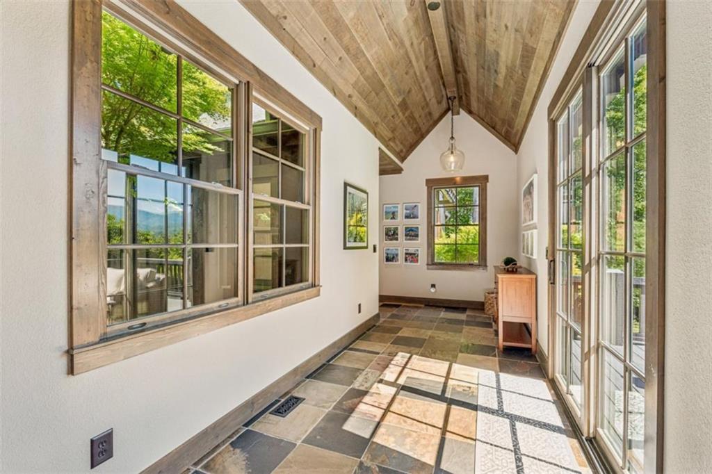Ellijay, Georgia, 30536, United States, 3 Bedrooms Bedrooms, ,4 BathroomsBathrooms,Residential,Active,1929428