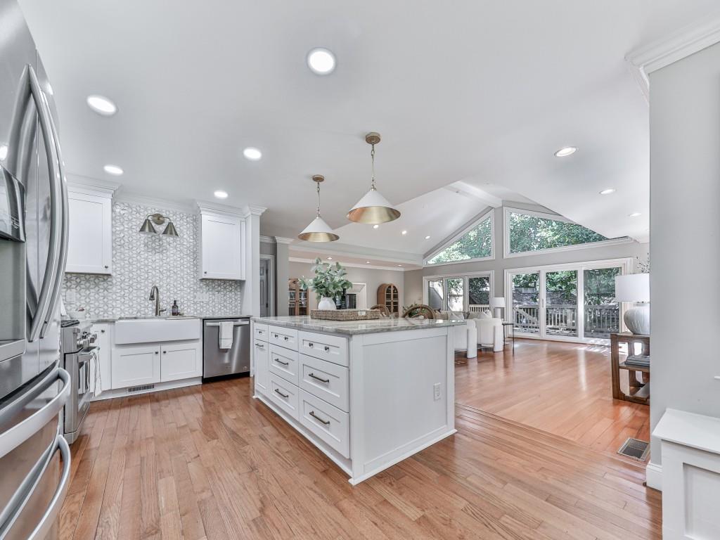 Atlanta, Georgia, 30305, United States, 5 Bedrooms Bedrooms, ,6 BathroomsBathrooms,Residential,Active,1988481