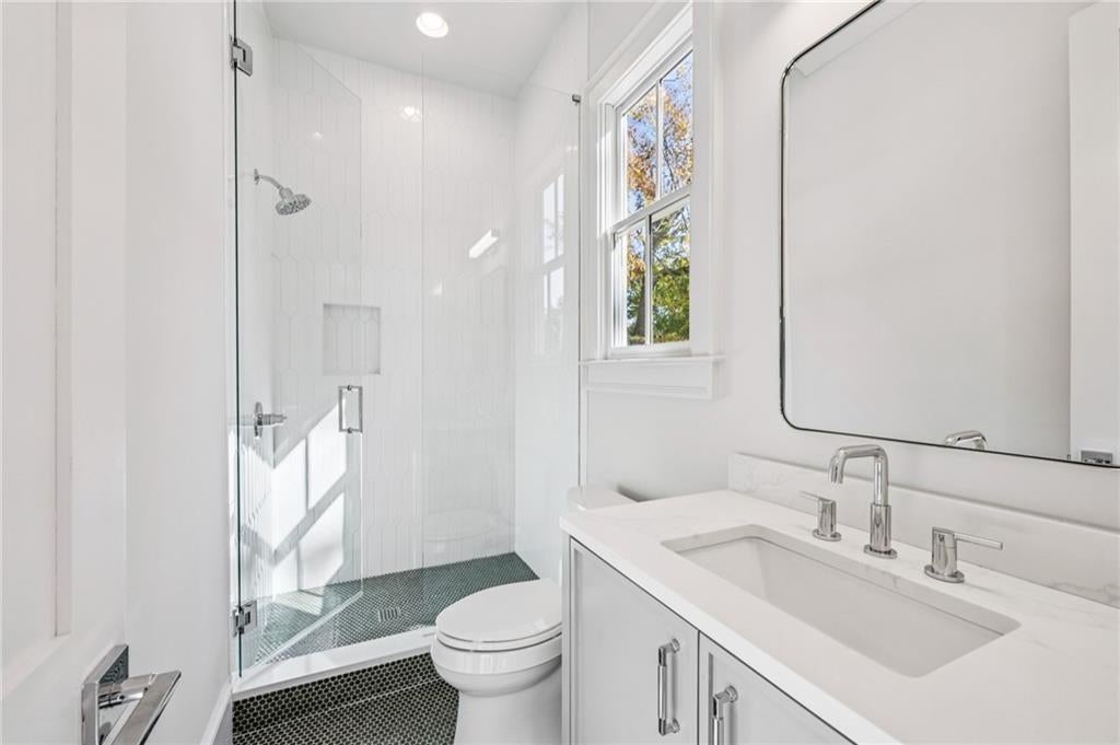 Atlanta, Georgia, 30306, United States, 6 Bedrooms Bedrooms, ,7 BathroomsBathrooms,Residential,Active,2007917