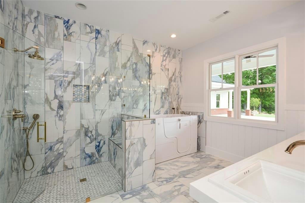 Waleska, Georgia, 30183, United States, ,5 BathroomsBathrooms,Residential,Active,1704235
