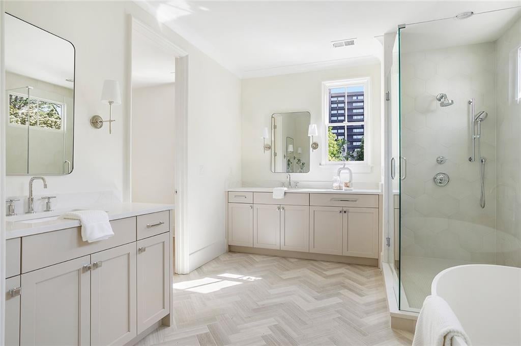 Atlanta, Georgia, 30309, United States, 4 Bedrooms Bedrooms, ,4 BathroomsBathrooms,Residential,Active,1997585