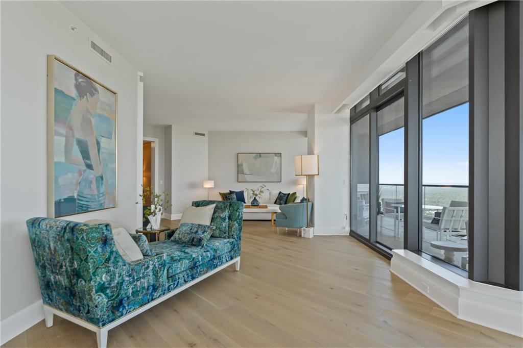 Atlanta, Georgia, 30326, United States, 2 Bedrooms Bedrooms, ,3 BathroomsBathrooms,Residential,Active,2014154