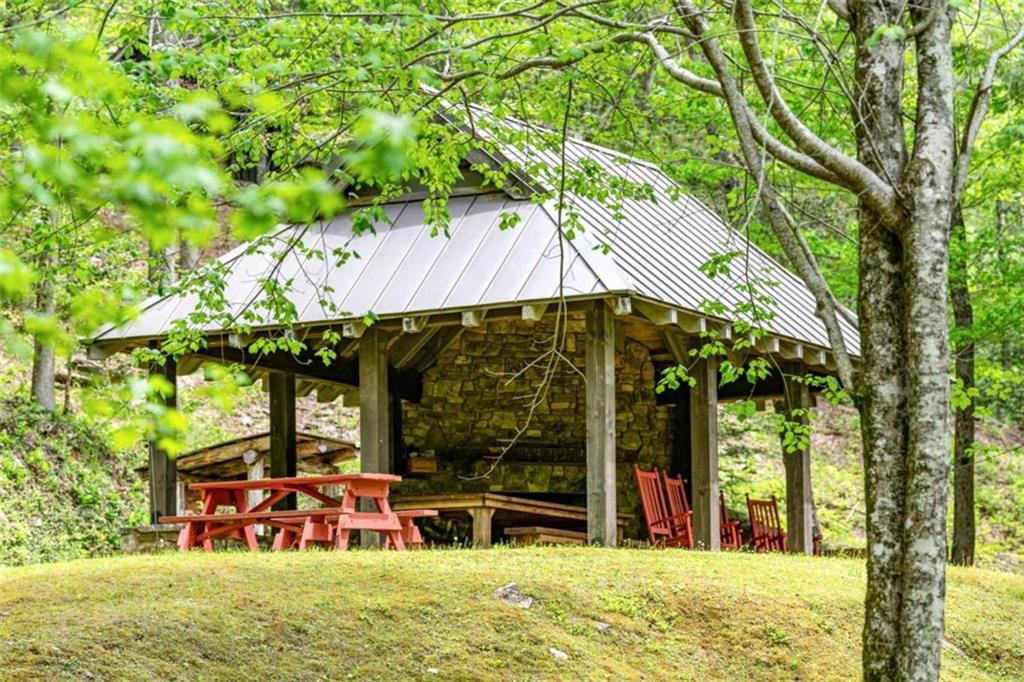 Ellijay, Georgia, 30536, United States, 3 Bedrooms Bedrooms, ,4 BathroomsBathrooms,Residential,Active,1968420