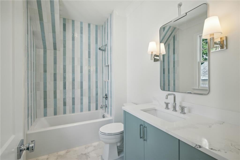 Atlanta, Georgia, 30305, United States, 6 Bedrooms Bedrooms, ,5 BathroomsBathrooms,Residential,Active,1997589