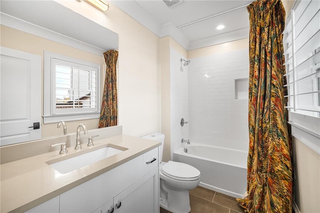 Atlanta, Georgia, 30319, United States, 3 Bedrooms Bedrooms, ,5 BathroomsBathrooms,Residential,Active,1997564