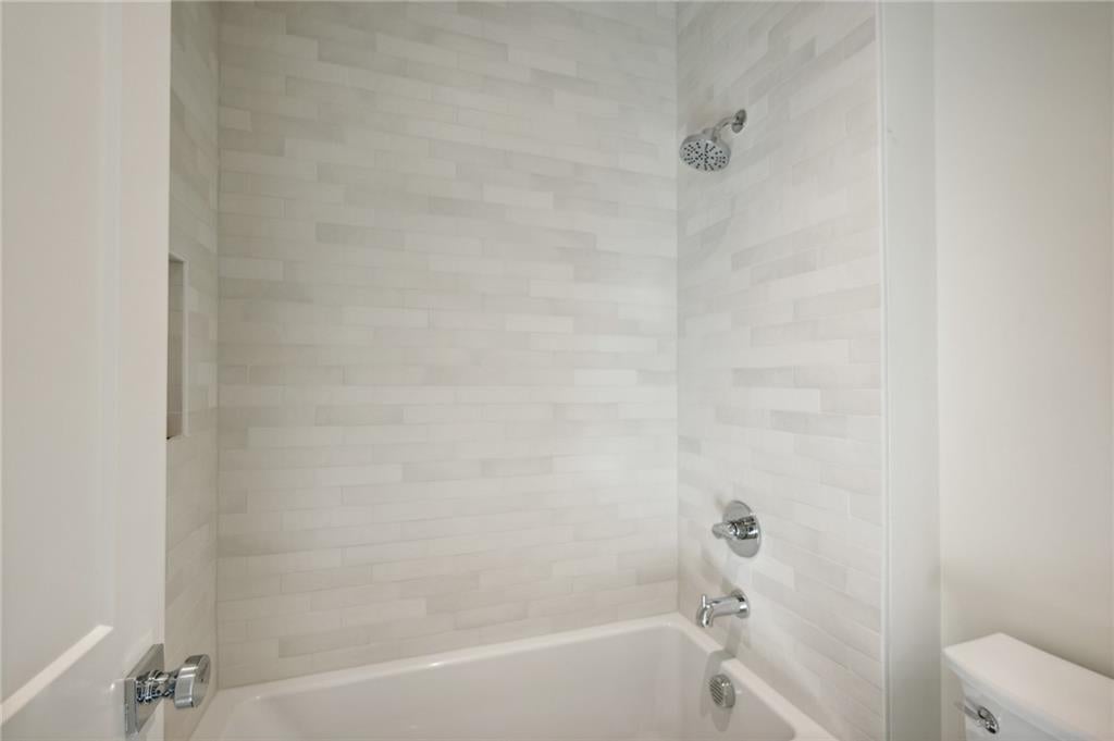 Atlanta, Georgia, 30305, United States, 6 Bedrooms Bedrooms, ,5 BathroomsBathrooms,Residential,Active,1997589