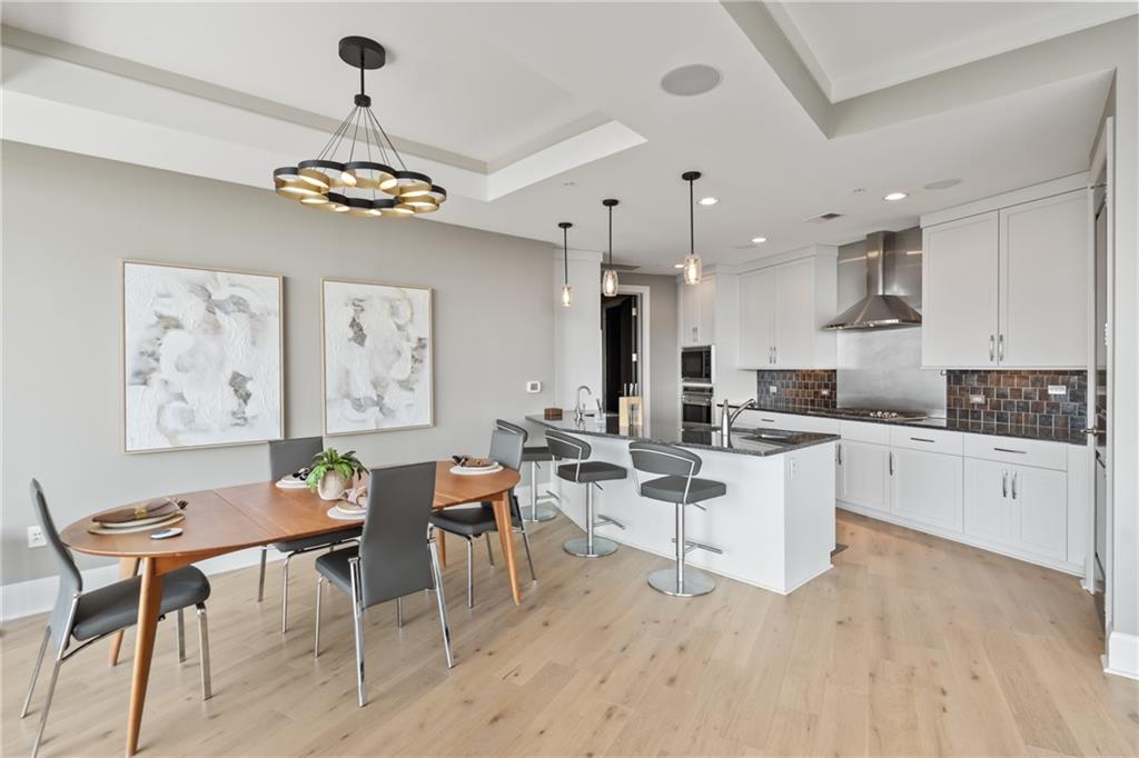 Atlanta, Georgia, 30326, United States, 2 Bedrooms Bedrooms, ,3 BathroomsBathrooms,Residential,Active,1945302