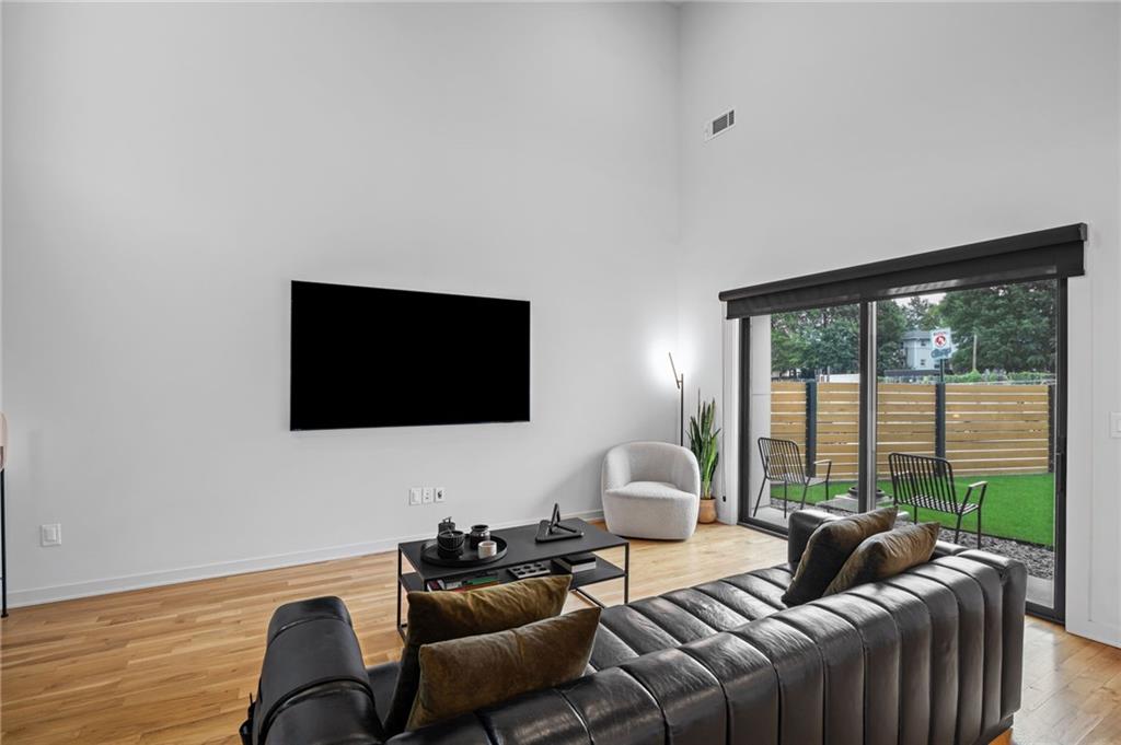 Atlanta, Georgia, 30312, United States, 3 Bedrooms Bedrooms, ,4 BathroomsBathrooms,Residential,Active,1914800