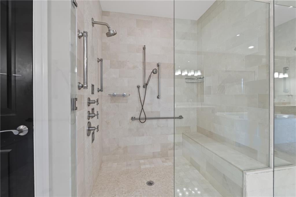 Atlanta, Georgia, 30326, United States, 2 Bedrooms Bedrooms, ,3 BathroomsBathrooms,Residential,Active,1945302