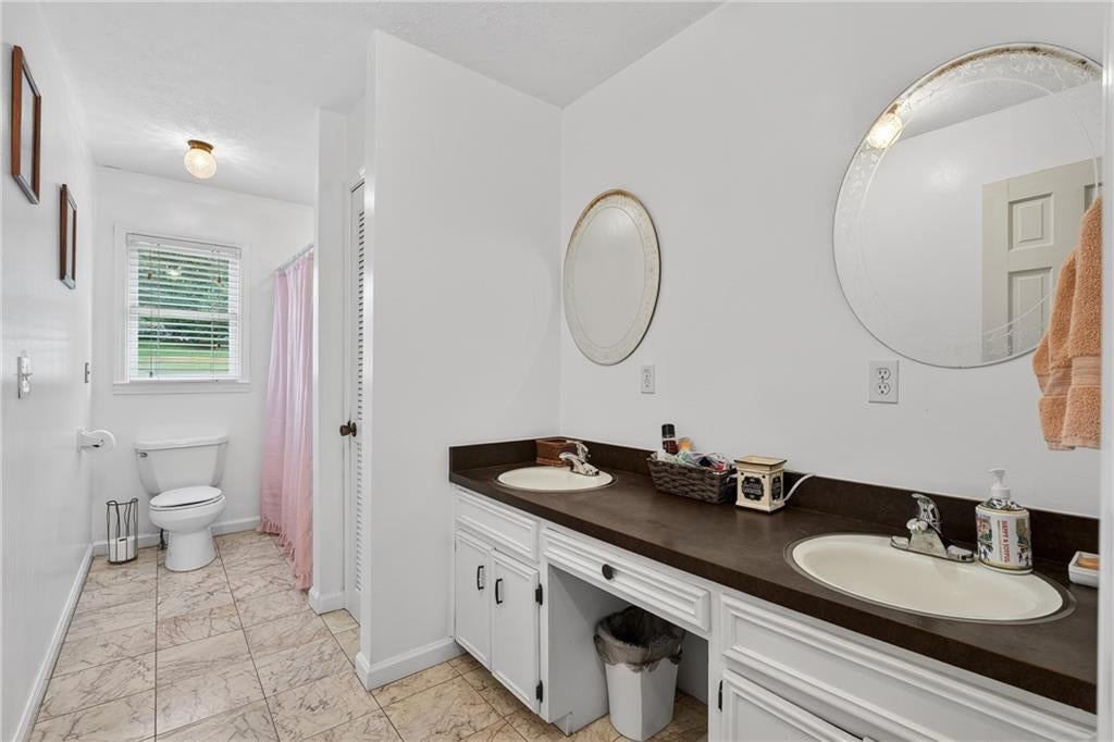 Dahlonega, Georgia, 30533, United States, 5 Bedrooms Bedrooms, ,4 BathroomsBathrooms,Residential,Active,2044539