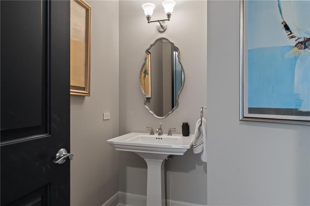 Atlanta, Georgia, 30326, United States, 2 Bedrooms Bedrooms, ,3 BathroomsBathrooms,Residential,Active,1945302