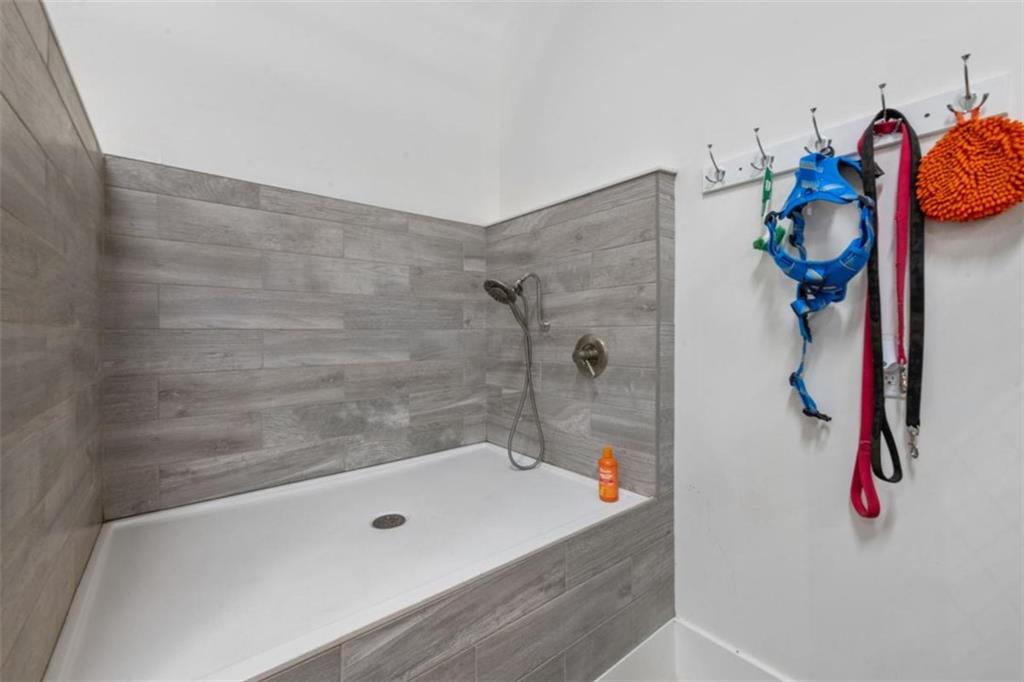 Ellijay, Georgia, 30536, United States, 3 Bedrooms Bedrooms, ,4 BathroomsBathrooms,Residential,Active,1968420