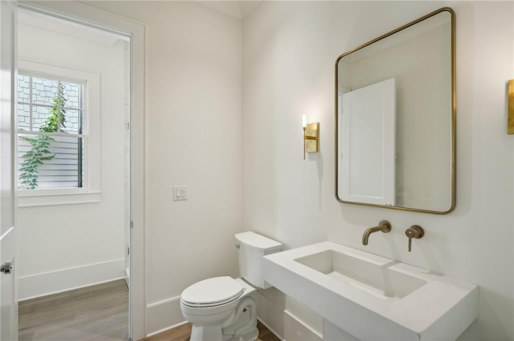 Atlanta, Georgia, 30305, United States, 6 Bedrooms Bedrooms, ,5 BathroomsBathrooms,Residential,Active,1997589