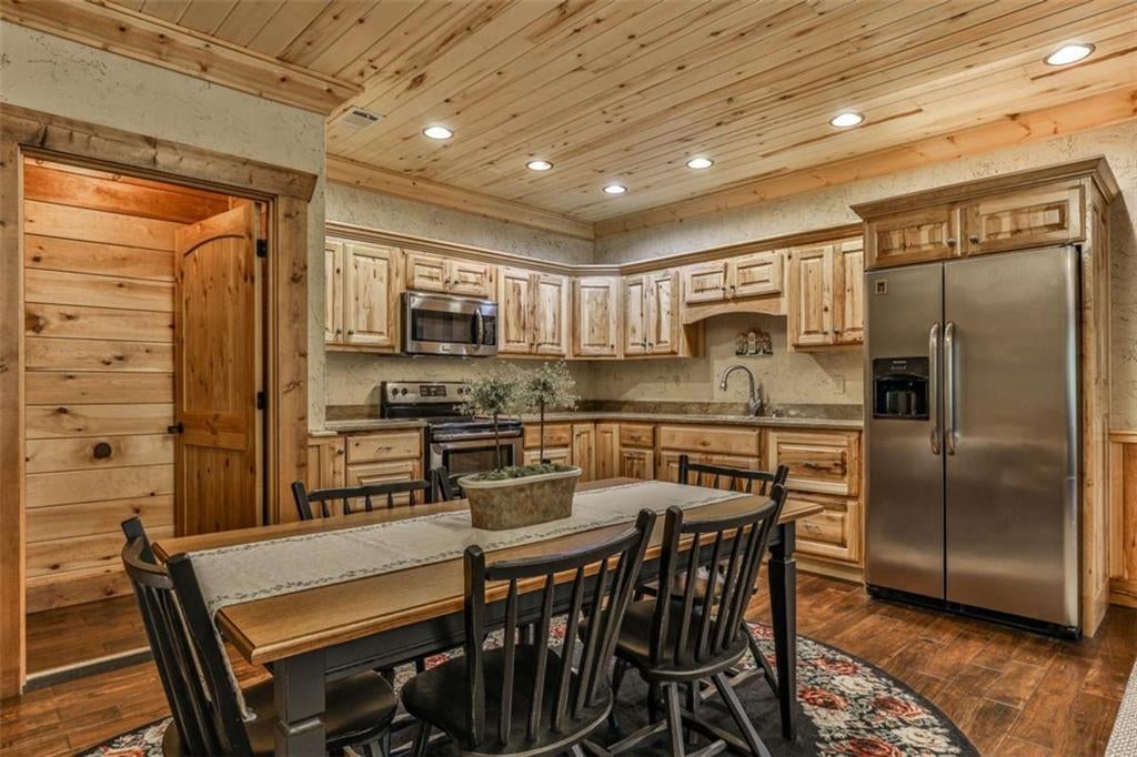 Talking Rock, Georgia, 30175, United States, 5 Bedrooms Bedrooms, ,5 BathroomsBathrooms,Residential,Active,1953388