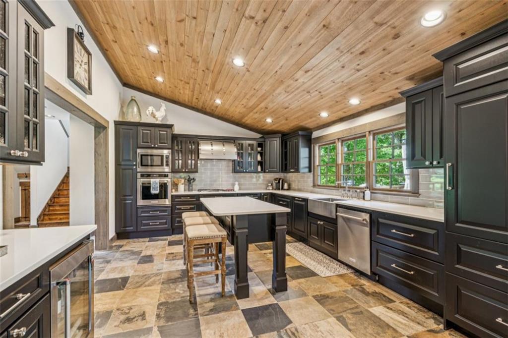 Ellijay, Georgia, 30536, United States, 3 Bedrooms Bedrooms, ,4 BathroomsBathrooms,Residential,Active,1929428