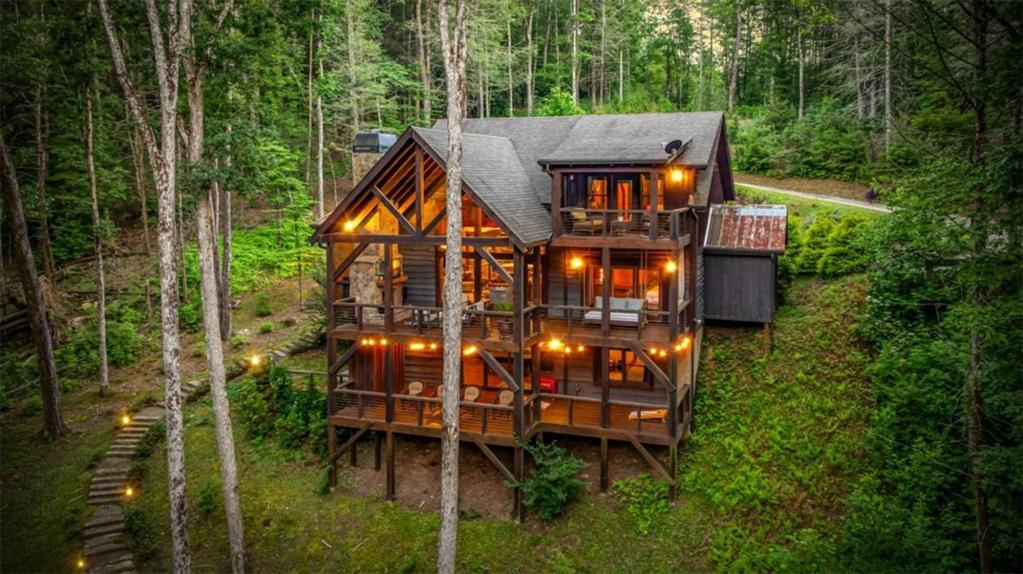 Blue Ridge, Georgia, 30513, United States, 3 Bedrooms Bedrooms, ,5 BathroomsBathrooms,Residential,Active,2007311