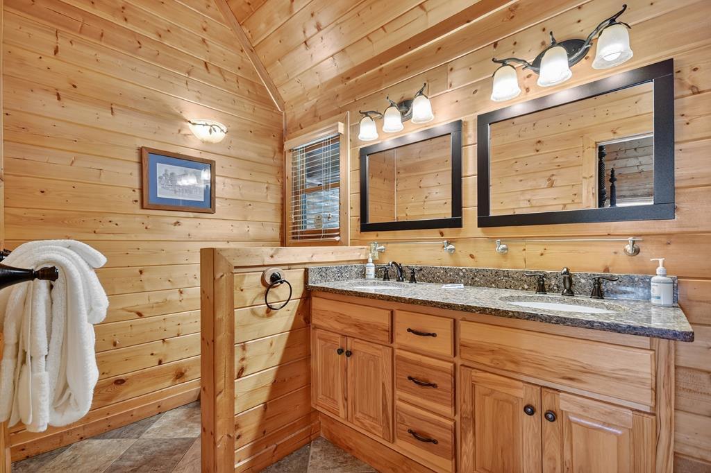 Blue Ridge, Georgia, 30513, United States, 4 Bedrooms Bedrooms, ,4 BathroomsBathrooms,Residential,Active,1879967