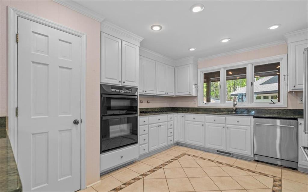 Big Canoe, Georgia, 30143, United States, 4 Bedrooms Bedrooms, ,4 BathroomsBathrooms,Residential,Active,1969782