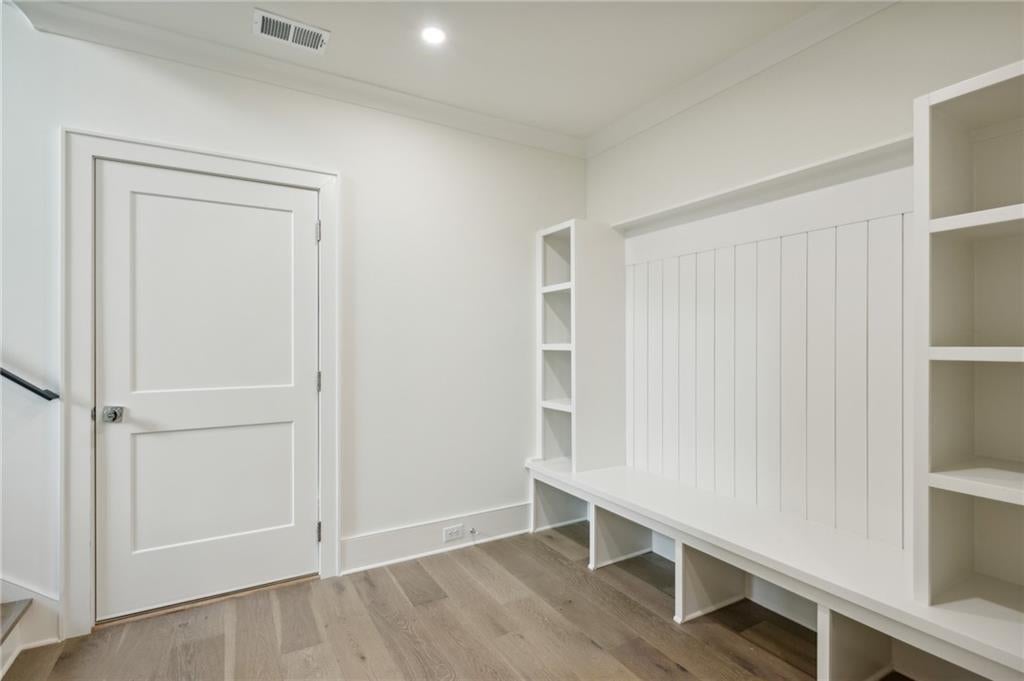 Atlanta, Georgia, 30305, United States, 6 Bedrooms Bedrooms, ,5 BathroomsBathrooms,Residential,Active,1997589