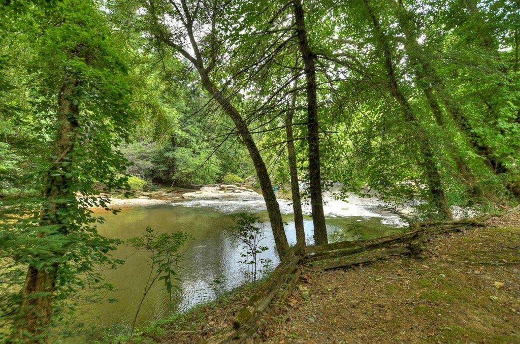 Ellijay, Georgia, 30536, United States, 3 Bedrooms Bedrooms, ,5 BathroomsBathrooms,Residential,Active,1933729