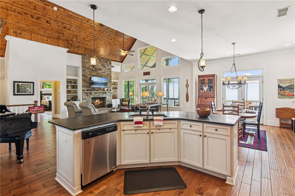 Big Canoe, Georgia, 30143, United States, 3 Bedrooms Bedrooms, ,4 BathroomsBathrooms,Residential,Active,2006882