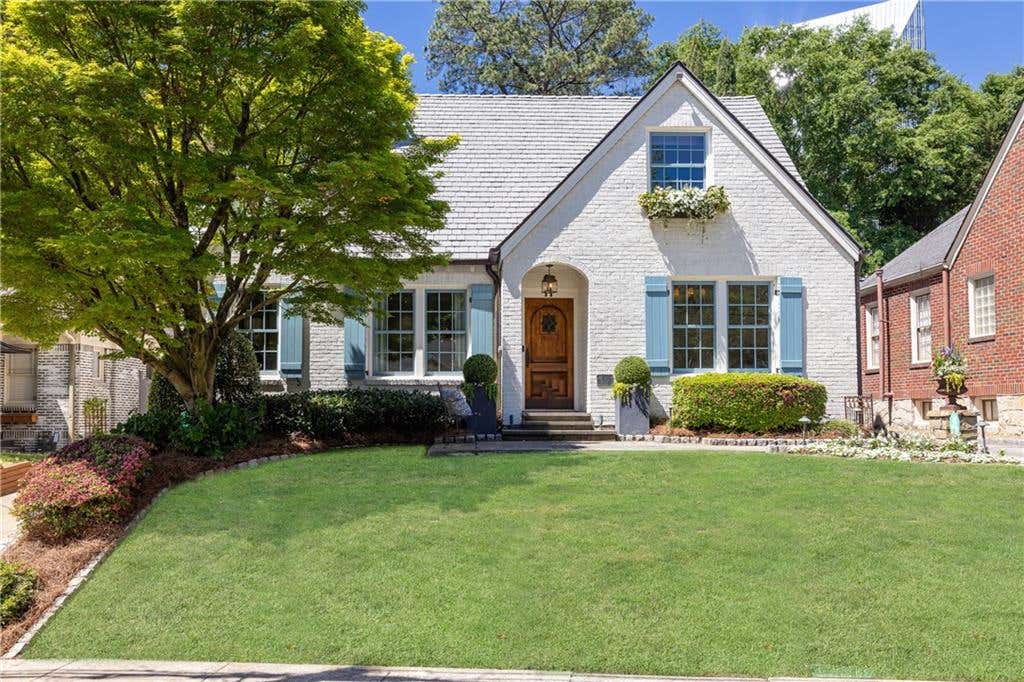 11 Park Cir NE  
