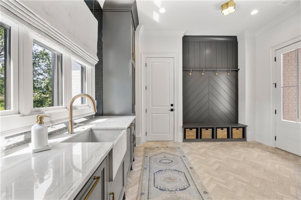 Alpharetta, Georgia, 30004, United States, 6 Bedrooms Bedrooms, ,8 BathroomsBathrooms,Residential,Active,1929413