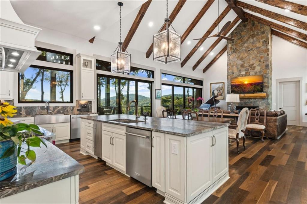 Ellijay, Georgia, 30536, United States, 3 Bedrooms Bedrooms, ,4 BathroomsBathrooms,Residential,Active,1968420