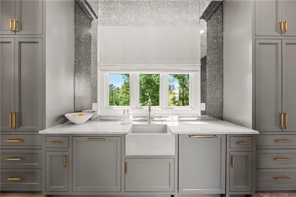 Alpharetta, Georgia, 30004, United States, 6 Bedrooms Bedrooms, ,8 BathroomsBathrooms,Residential,Active,1929413