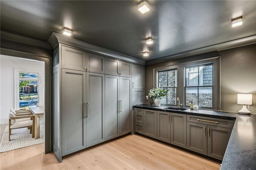 Atlanta, Georgia, 30306, United States, 6 Bedrooms Bedrooms, ,7 BathroomsBathrooms,Residential,Active,2007917