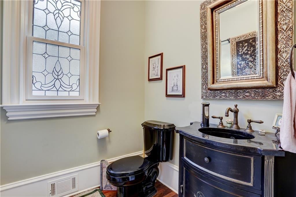 Atlanta, Georgia, 30339, United States, 5 Bedrooms Bedrooms, ,7 BathroomsBathrooms,Residential,Active,1936121